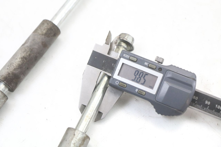 photo de EJE MOTOR HYOSUNG GF 125 (2001 - 2005) - Otra perspectiva