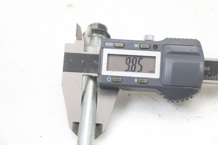 photo de EJE MOTOR HYOSUNG GF 125 (2001 - 2005) - Primer plano técnico