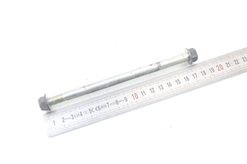 photo de EJE MOTOR SUZUKI GSR 750 (2011 - 2017) - Primer plano técnico