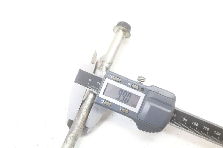 photo de EJE MOTOR SUZUKI GSR 750 (2011 - 2017) - Detalles de los puntos de fijación