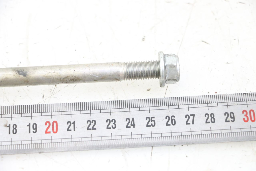 photo de EJE MOTOR SUZUKI GSR 750 (2011 - 2017) - Otra perspectiva