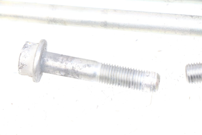 photo de EJE MOTOR SUZUKI GSX-R GSXR 750 (2011 - 2016) - Primer plano técnico