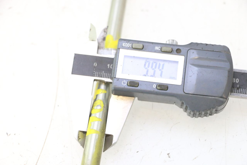 photo de EJE MOTOR PEUGEOT KISBEE 4T 50 (2023 - 2026) - Otra perspectiva