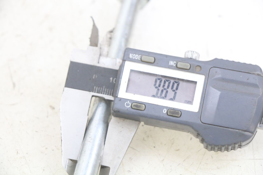 photo de EJE DEL MOTOR PEUGEOT SPEEDFIGHT LC 50 (1996 - 2002) - Otra perspectiva