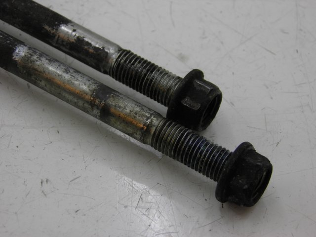 photo de EJE MOTOR SUZUKI GSF N BANDIT 600 (1996 - 1999) - Zoom estado de uso