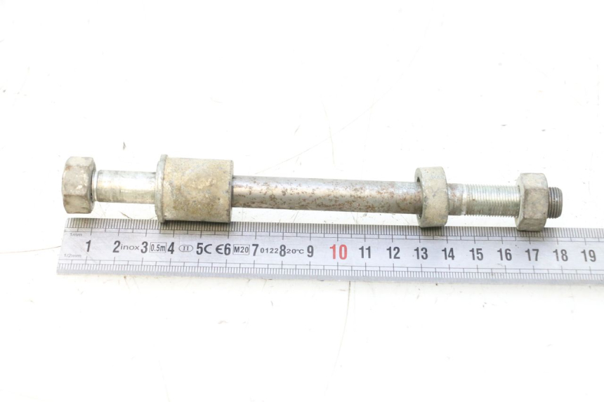 photo de EJE RUEDA TRASERO PEUGEOT 103 SPX CLIP 50 (1989 - 1992) - Zoom estado de uso