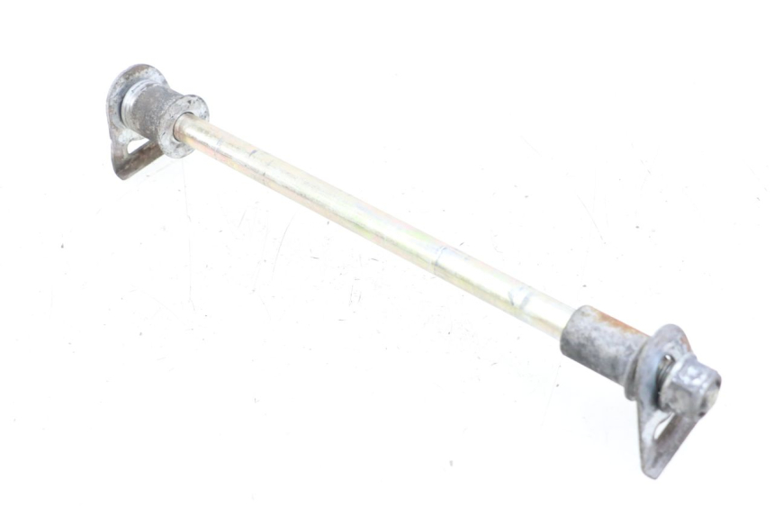 photo de Eje de la rueda trasera HYOSUNG GV AQUILA 125 (2000 - 2009) - Primer plano técnico