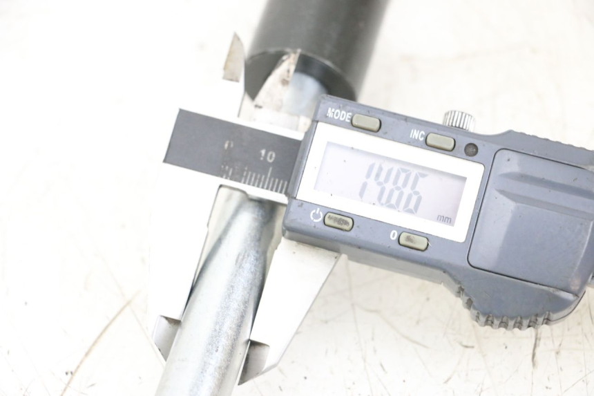 photo de EJE RUEDA TRASERO ARCHIVE CAFE RACER 4T 50 (2019 - 2024) - Detalle de la pieza