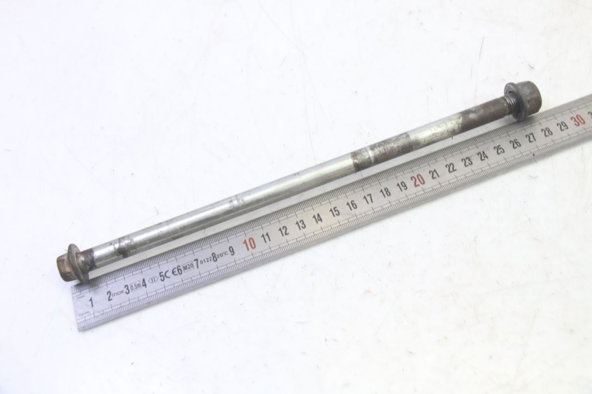 photo de EJE RUEDA TRASERO HONDA CBF 125 (2009 - 2015) - Zoom estado de uso