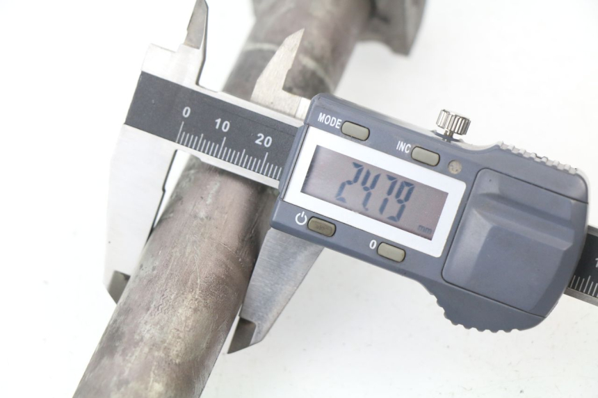 photo de EJE RUEDA TRASERO HONDA CBR 929 RR FIREBLADE 900 (2000 - 2001) - Zoom estado de uso