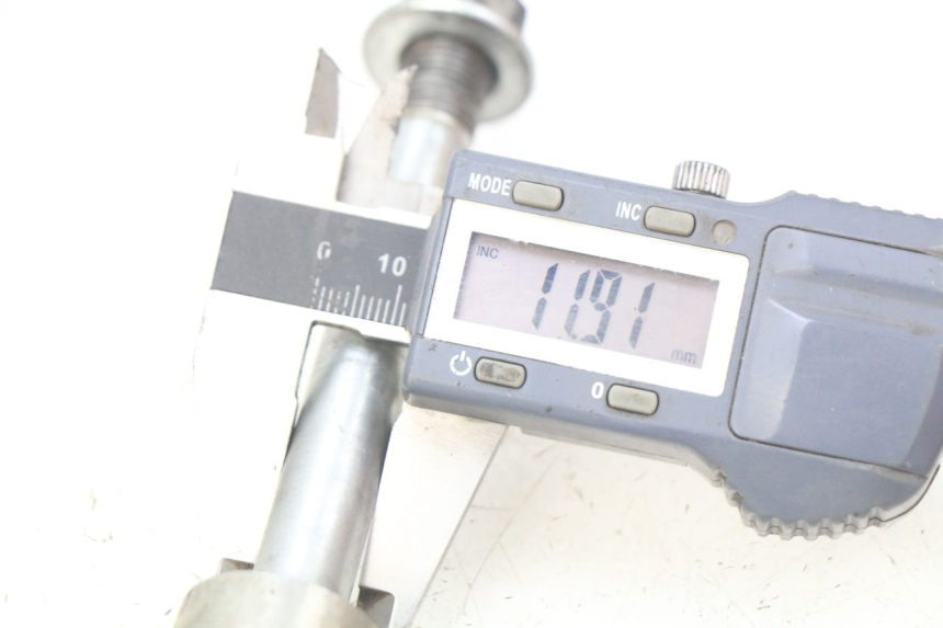 photo de EJE DE RUEDA TRASERA TNT MOTOR CITY 50 (2007 - 2018) - Otra perspectiva