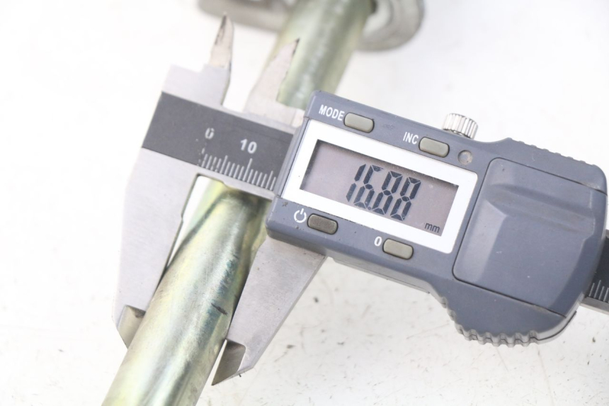 photo de EJE RUEDA TRASERO HYOSUNG COMET GTR 125 (2007 - 2014) - Detalle de la pieza