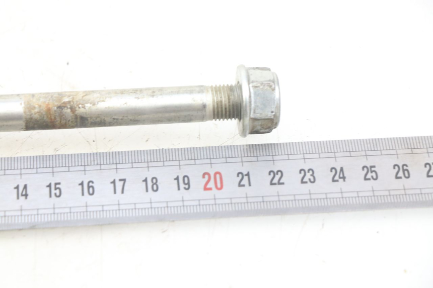 photo de EJE DE RUEDA TRASERA HONDA CRF CR-F 125 (2022 - 2023) - Zoom estado de uso