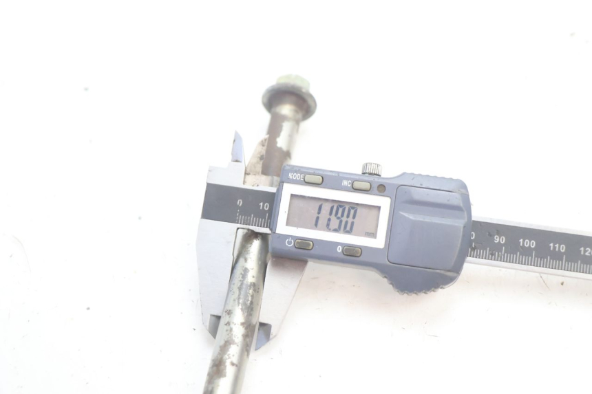 photo de EJE RUEDA TRASERO HONDA CRF CR-F 125 (2020 - 2021) - Primer plano técnico