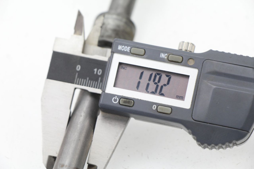 photo de EJE RUEDA TRASERO HONDA CRF CR-F 100 (2004 - 2013) - Otra perspectiva