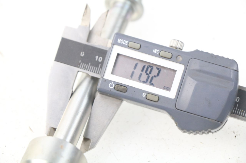 photo de EJE RUEDA TRASERO HONDA CRF-F CRF F 110 (2019 - 2022) - Detalle de la pieza