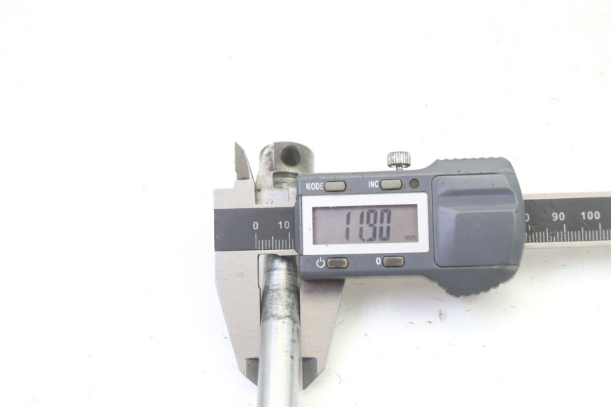 photo de EJE RUEDA TRASERO SKYTEAM DAX REPLICA 110 (2005 - 2015) - Primer plano técnico