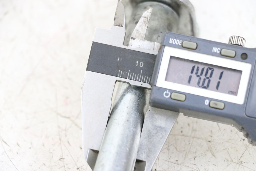 photo de EJE RUEDA TRASERO RSR DIRT BIKE 150 - Otra perspectiva