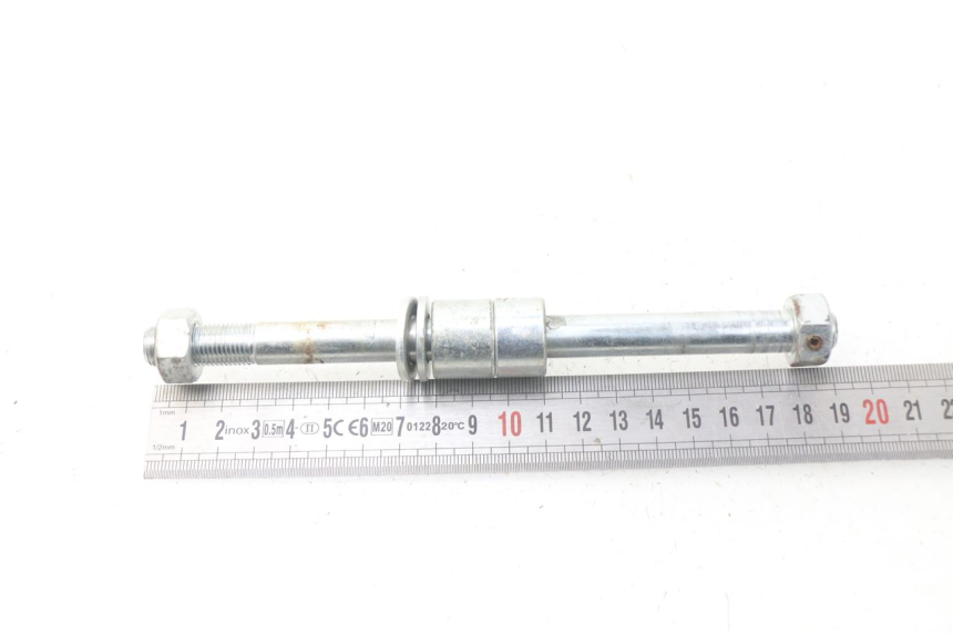 photo de EJE RUEDA TRASERO DERBI DIRT BOY 4T 50 - Primer plano técnico