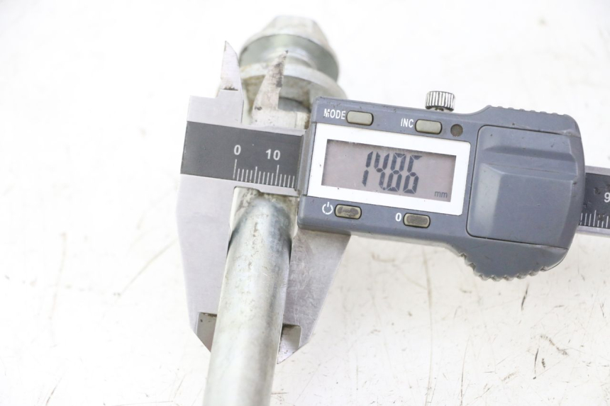 photo de EJE RUEDA TRASERO PROBIKE DIRT 140 - Otra perspectiva