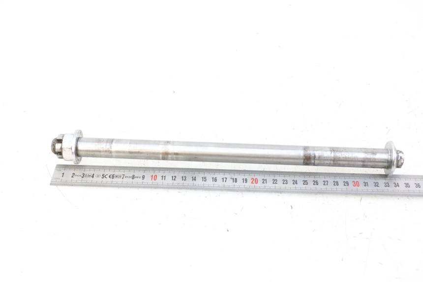 photo de EJE RUEDA TRASERO YAMAHA FJ 36Y 1100 (1984 - 1985) - Primer plano técnico