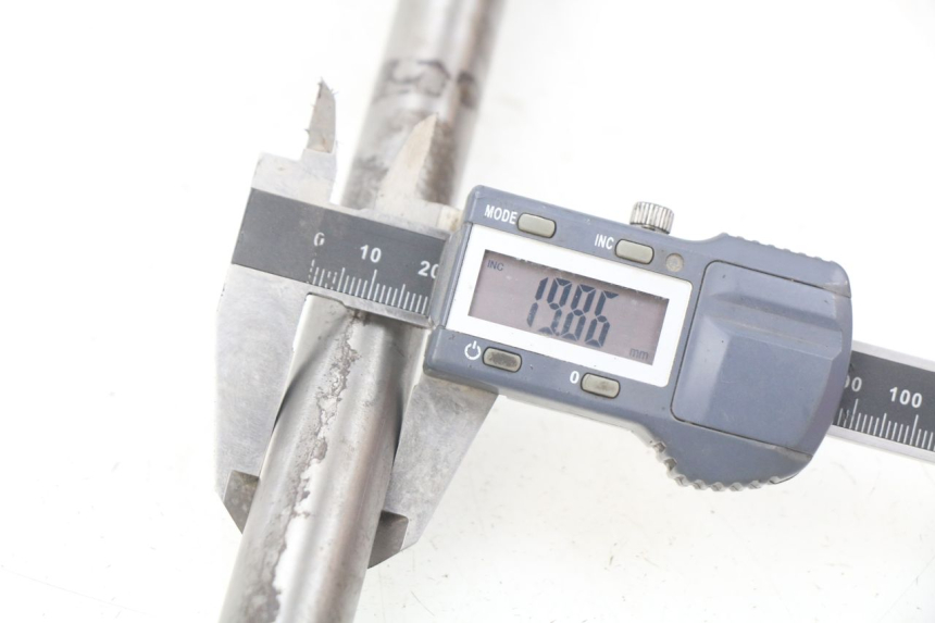 photo de EJE DE RUEDA TRASERA YAMAHA FJ 3CX 1200 (1986 - 1996) - Otra perspectiva