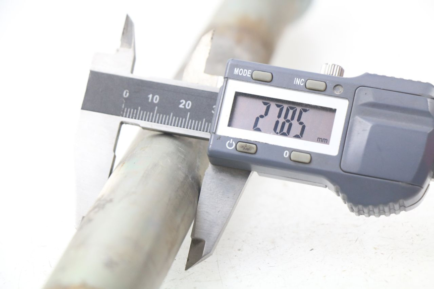 photo de EJE RUEDA TRASERO YAMAHA FZ8 800 (2010 - 2016) - Detalle de la pieza