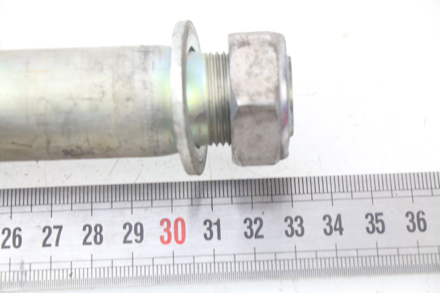 photo de EJE RUEDA TRASERO YAMAHA FZ8 800 (2010 - 2016) - Zoom estado de uso