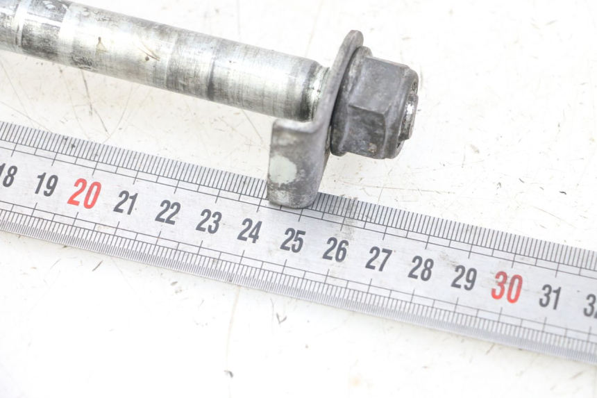 photo de EJE RUEDA TRASERO HYOSUNG GF 125 (2001 - 2005) - Detalle de la pieza