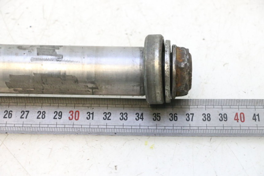photo de EJE DE RUEDA TRASERA GILERA GP 800 (2007 - 2013) - Características distintivas