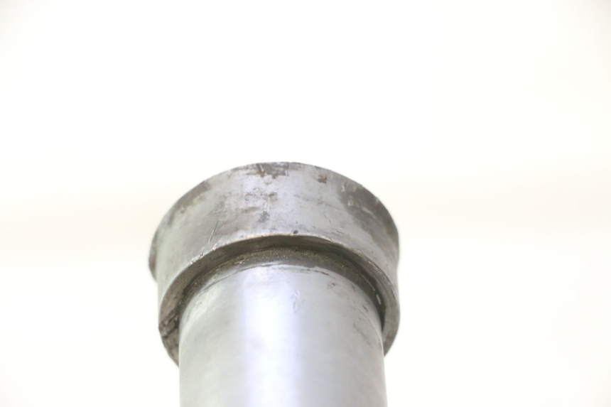 photo de EJE DE RUEDA TRASERA GILERA GP 800 (2007 - 2013) - Detalles de los puntos de fijación