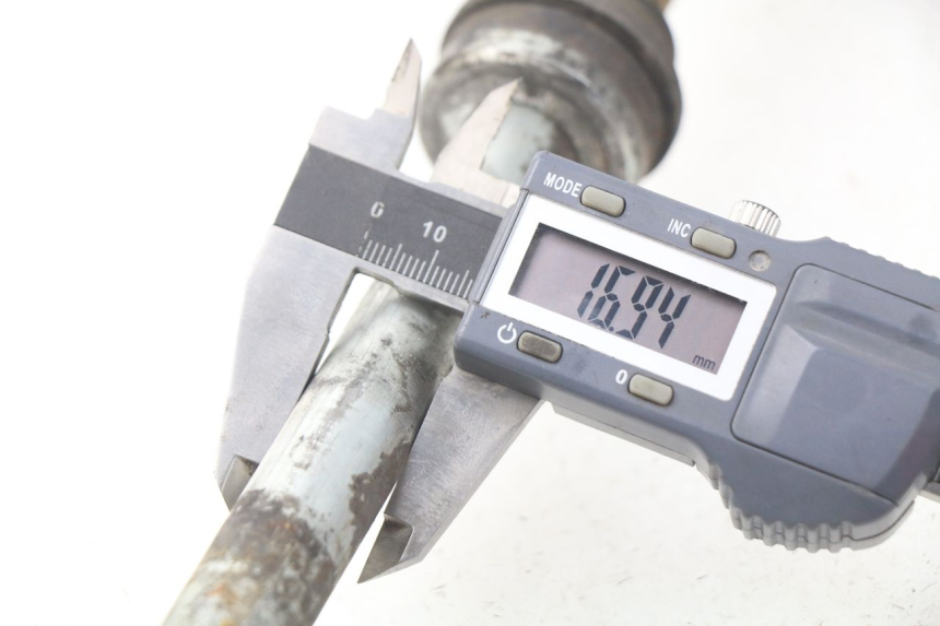 photo de EJE RUEDA TRASERO KAWASAKI GPZ S 500 (1994 - 2005) - Detalle de la pieza