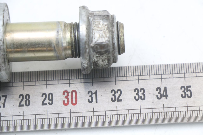 photo de EJE RUEDA TRASERO HYOSUNG GTR 125 (2006 - 2008) - Zoom estado de uso