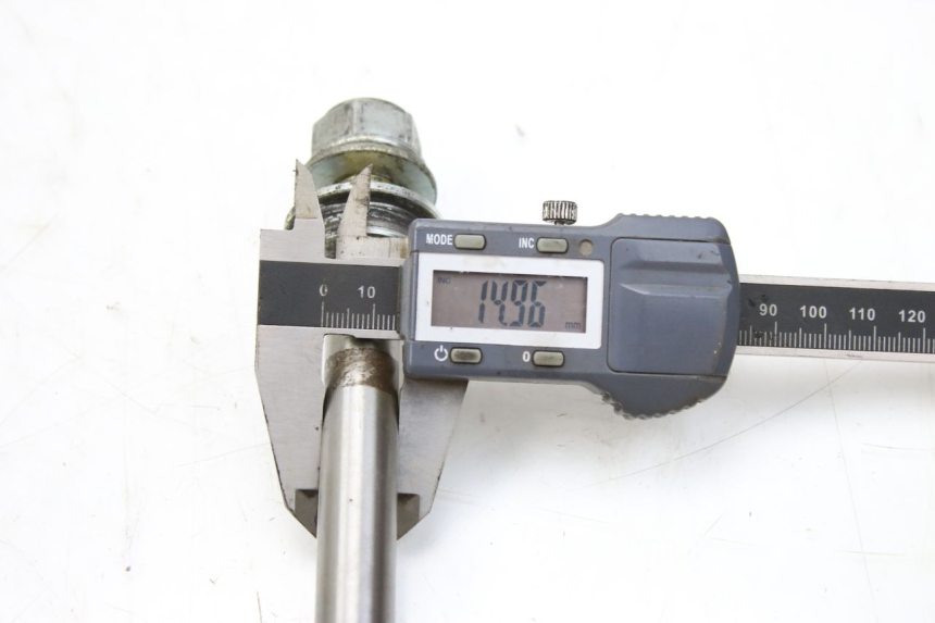 photo de EJE DE RUEDA TRASERA SYM HUSKY 125 (1999 - 2005) - Vista general del producto