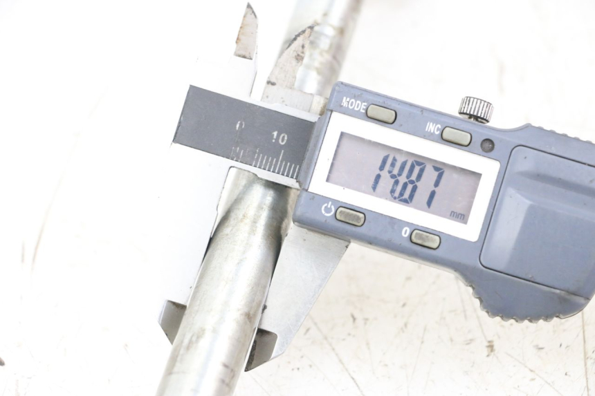 photo de EJE RUEDA TRASERO JINLUN JL HIGHLANDER 125 (2007 - 2015) - Detalle de la pieza