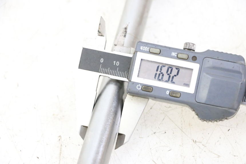 photo de EJE RUEDA TRASERO KEEWAY K-LIGHT KLIGHT 125 (2018 - 2025) - Otra perspectiva