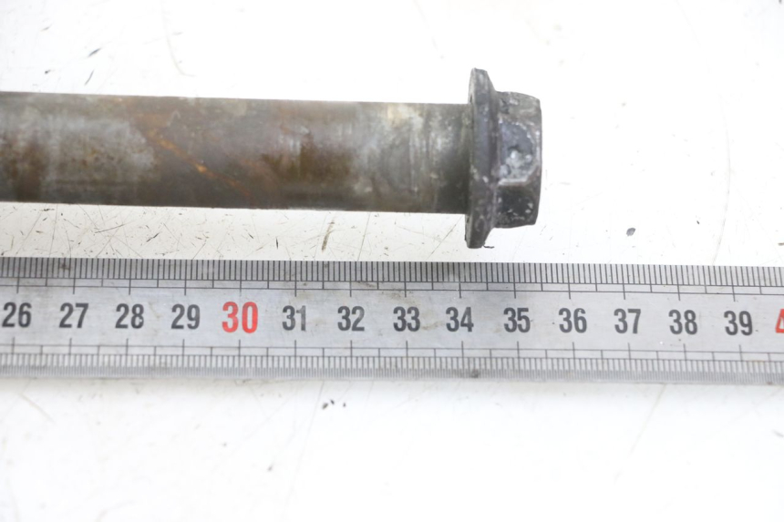 photo de EJE DE RUEDA TRASERA KAWASAKI ZR7 ZR-7 S 750 (1999 - 2004) - Zoom estado de uso