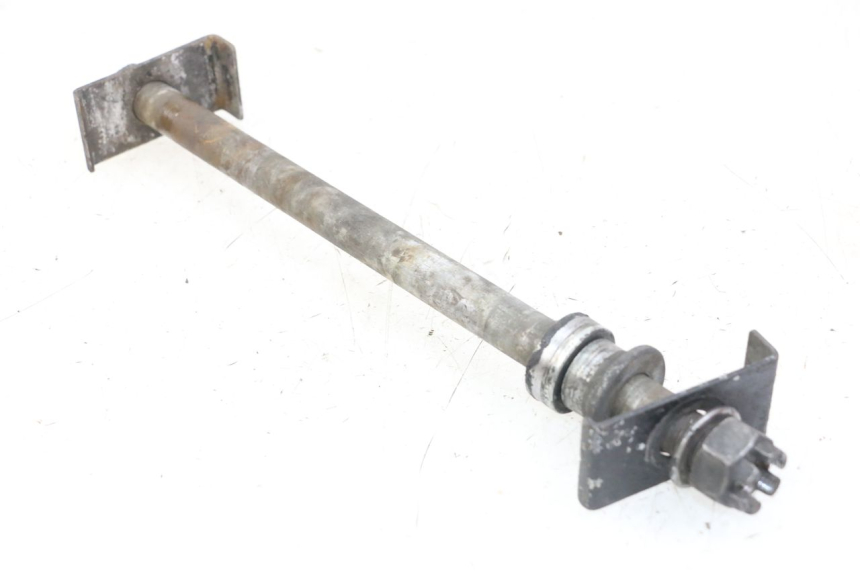 photo de EJE DE RUEDA TRASERA KAWASAKI ZR7 ZR-7 S 750 (1999 - 2004) - Primer plano técnico