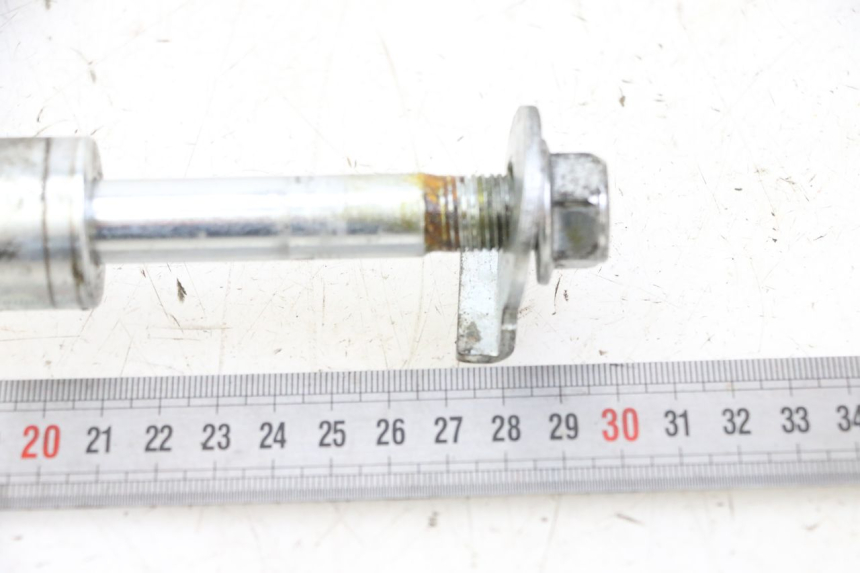 photo de EJE RUEDA TRASERO KIDEN KD125-G 125 (2018 - 2022) - Zoom estado de uso