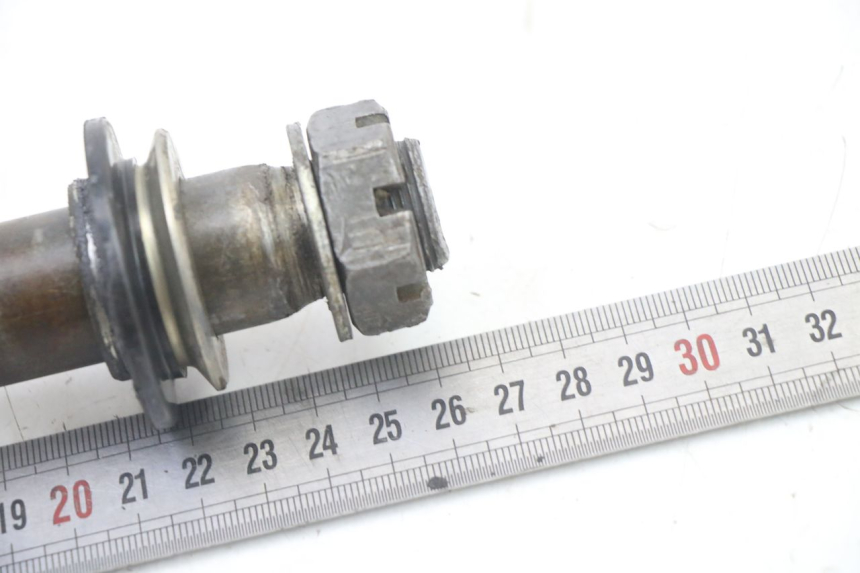 photo de EJE RUEDA TRASERO KAWASAKI KX F KXF 450 (2009 - 2011) - Otra perspectiva