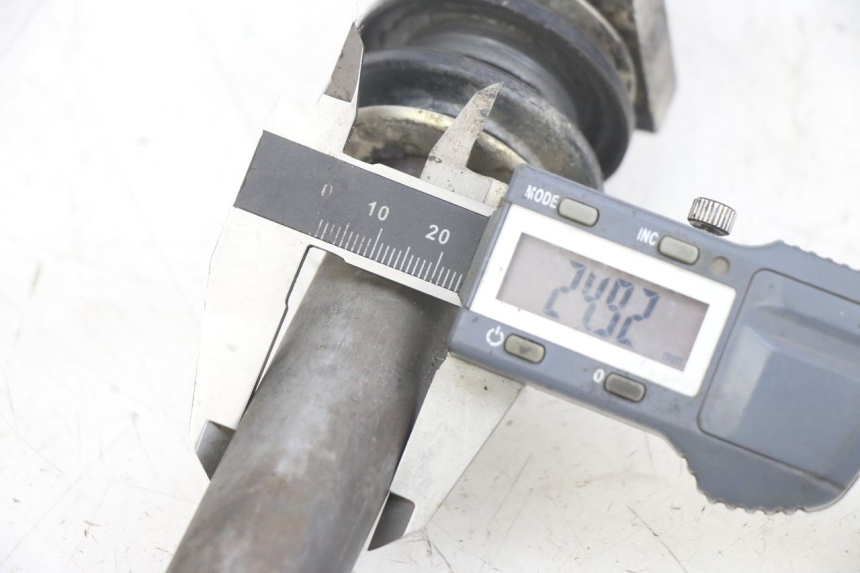 photo de EJE DE RUEDA TRASERA KAWASAKI KXF KX-F 250 (2012 - 2014) - Detalle de la pieza