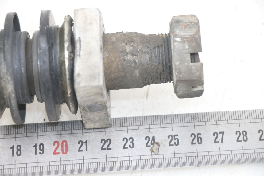 photo de EJE DE RUEDA TRASERA KAWASAKI KXF KX-F 250 (2012 - 2014) - Zoom estado de uso