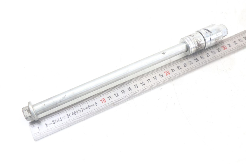 photo de EJE RUEDA TRASERO MASAI SCRAMBLER SPORT 125 (2021 - 2025) - Zoom estado de uso