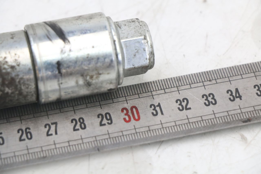 photo de EJE RUEDA TRASERO MASAI SCRAMBLER SPORT 125 (2021 - 2025) - Otra perspectiva