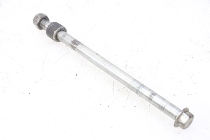 photo de EJE RUEDA TRASERO RIEJU MRT 50 (2018 - 2021) - Primer plano técnico