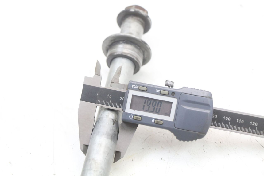 photo de EJE DE RUEDA TRASERA HONDA NTV DEAUVILLE 650 (1998 - 2001) - Otra perspectiva