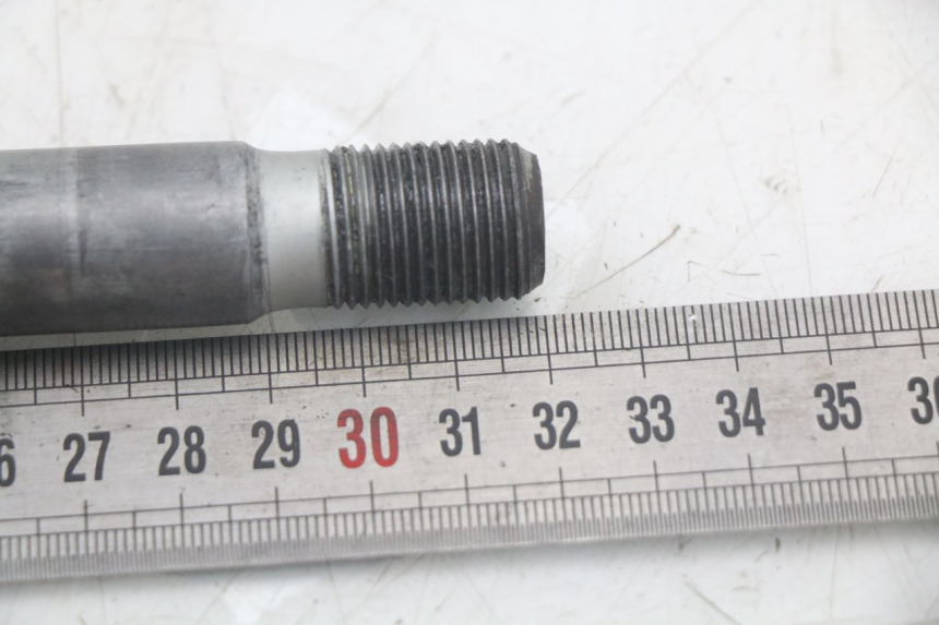 photo de EJE DE RUEDA TRASERA HONDA NTV DEAUVILLE 650 (1998 - 2001) - Zoom estado de uso