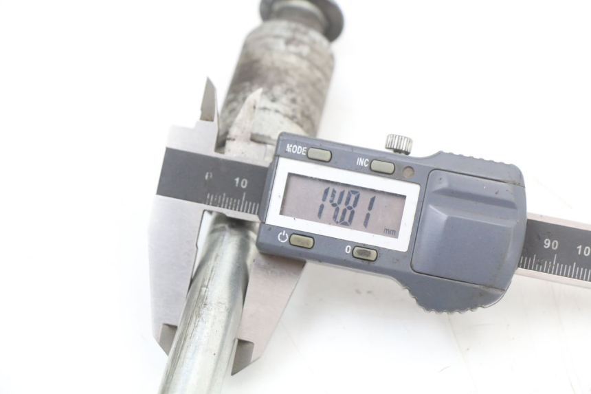 photo de EJE RUEDA TRASERO ASTOR ORCAL 125 (2015 - 2017) - Otra perspectiva