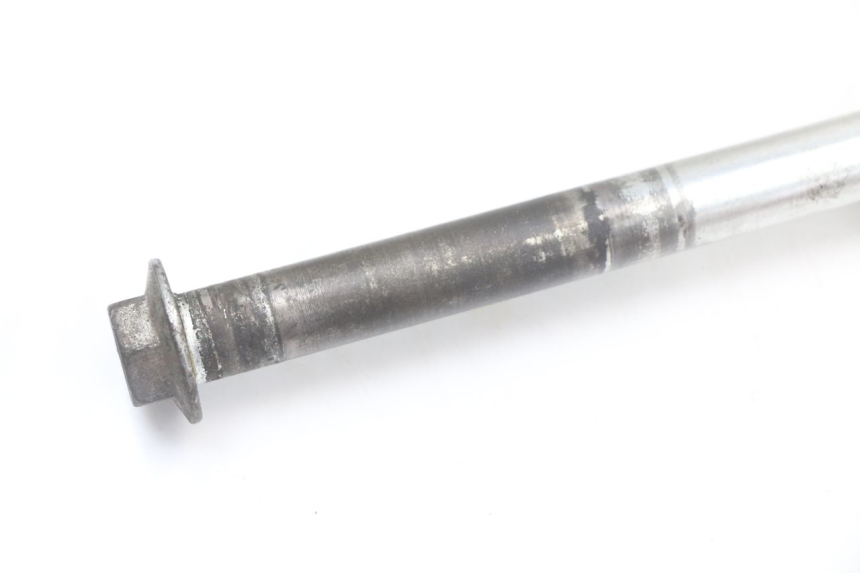 photo de EJE RUEDA TRASERO ASTOR ORCAL 125 (2015 - 2017) - Primer plano técnico