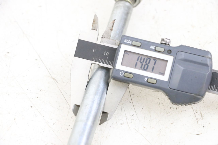 photo de EJE RUEDA TRASERO ASTOR ORCAL 125 (2015 - 2017) - Otra perspectiva